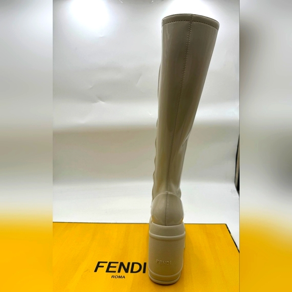 Fendi's knee-high boots flaunt a glossy/New with bix an cloth bag - Picture 9 of 10